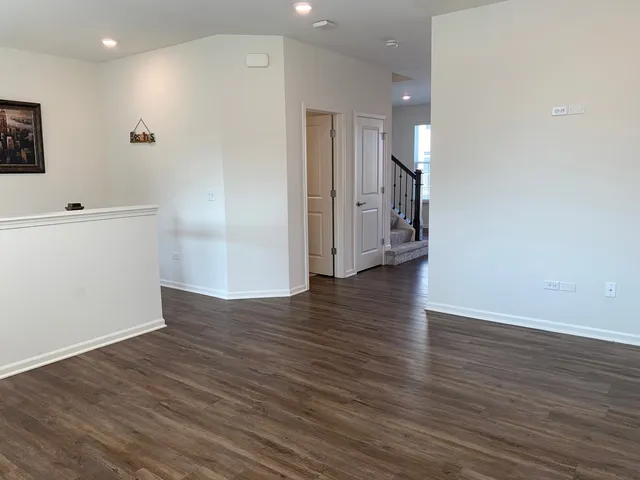 $3,250 | 285 Lakeshore Drive, Oswego, IL 60543