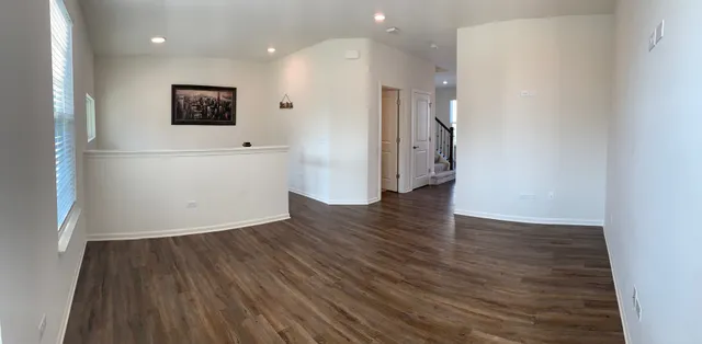 $3,250 | 285 Lakeshore Drive, Oswego, IL 60543