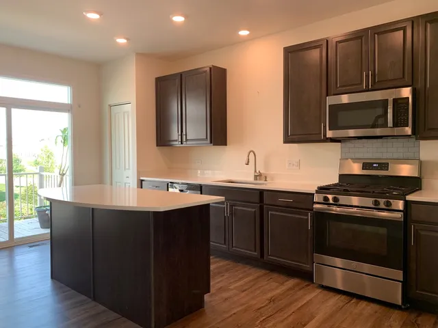 $3,250 | 285 Lakeshore Drive, Oswego, IL 60543