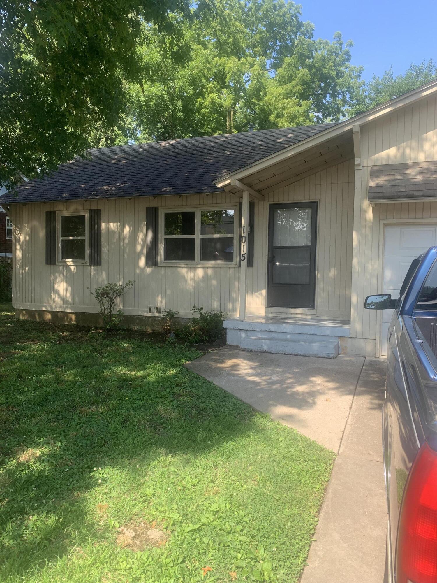 1015 South Barnes Avenue Springfield, MO 65804 - Photo 1 of 1 Front