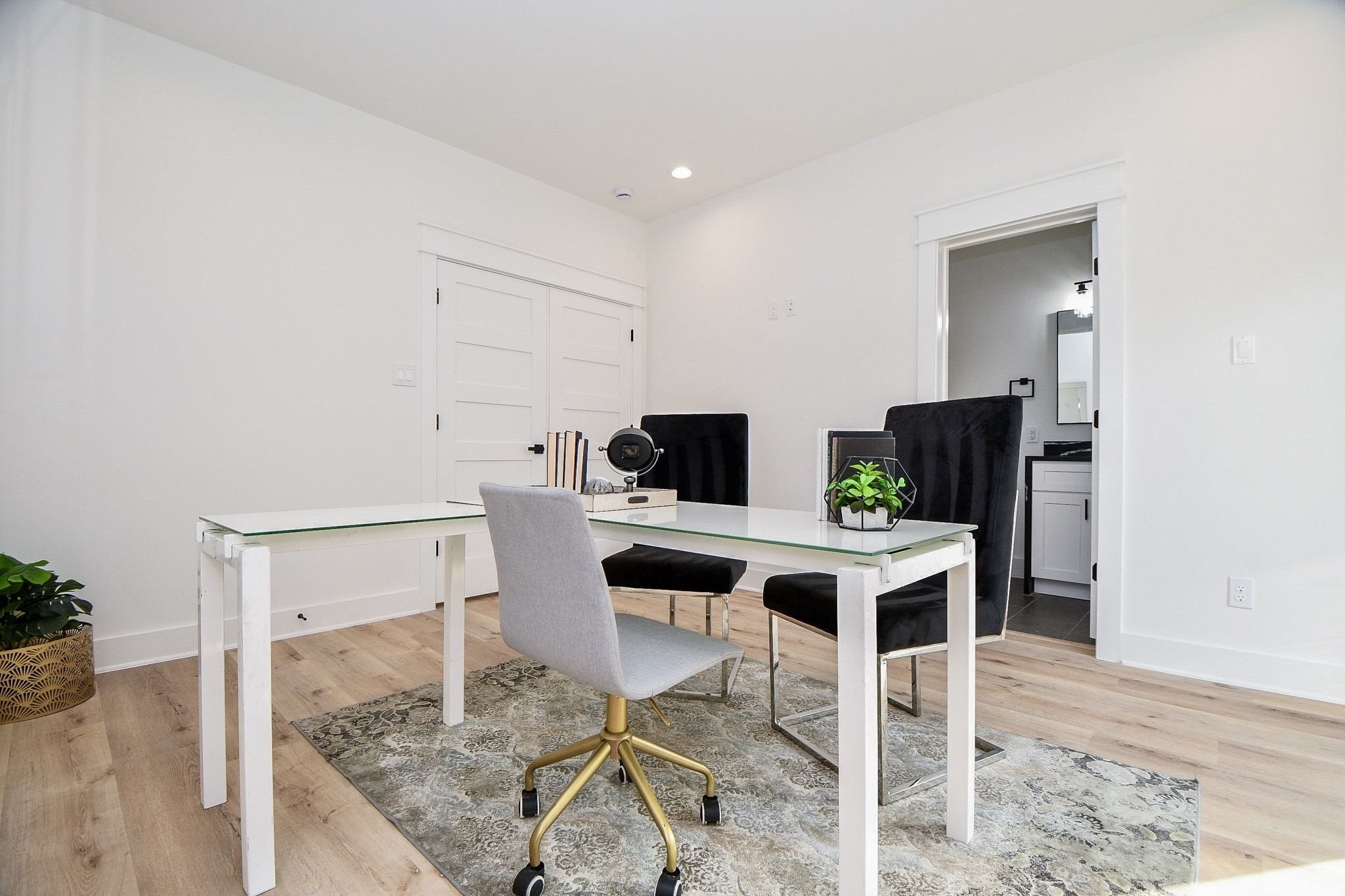 5611 Val Verde Street, Unit A Houston, TX 77057 - Photo 22 of 31 a view of a workspace with furniture