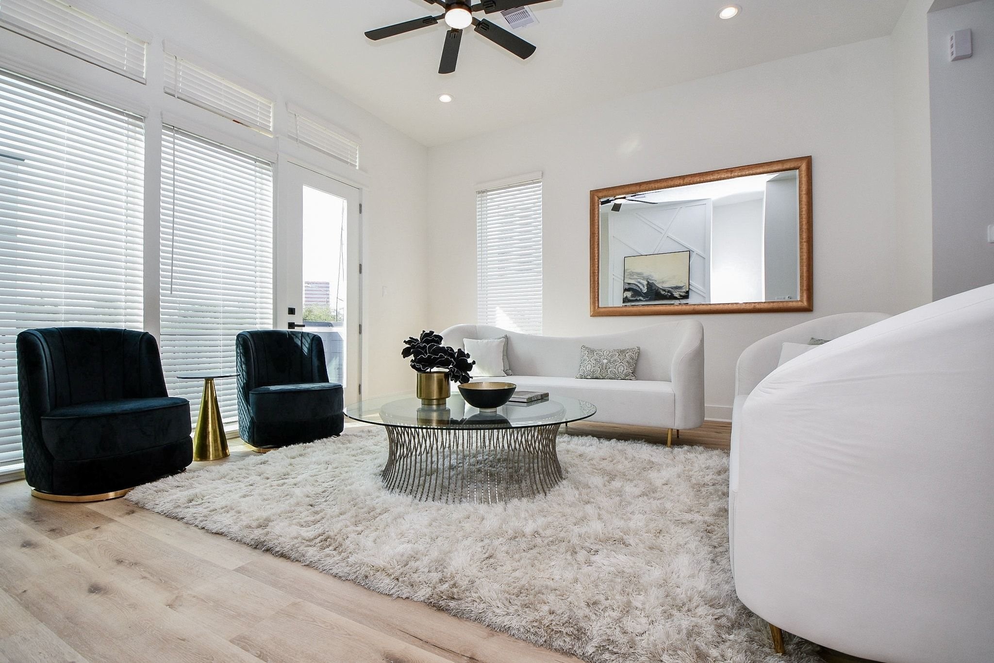 5611 Val Verde Street, Unit A Houston, TX 77057 - Photo 26 of 31 a living room with furniture