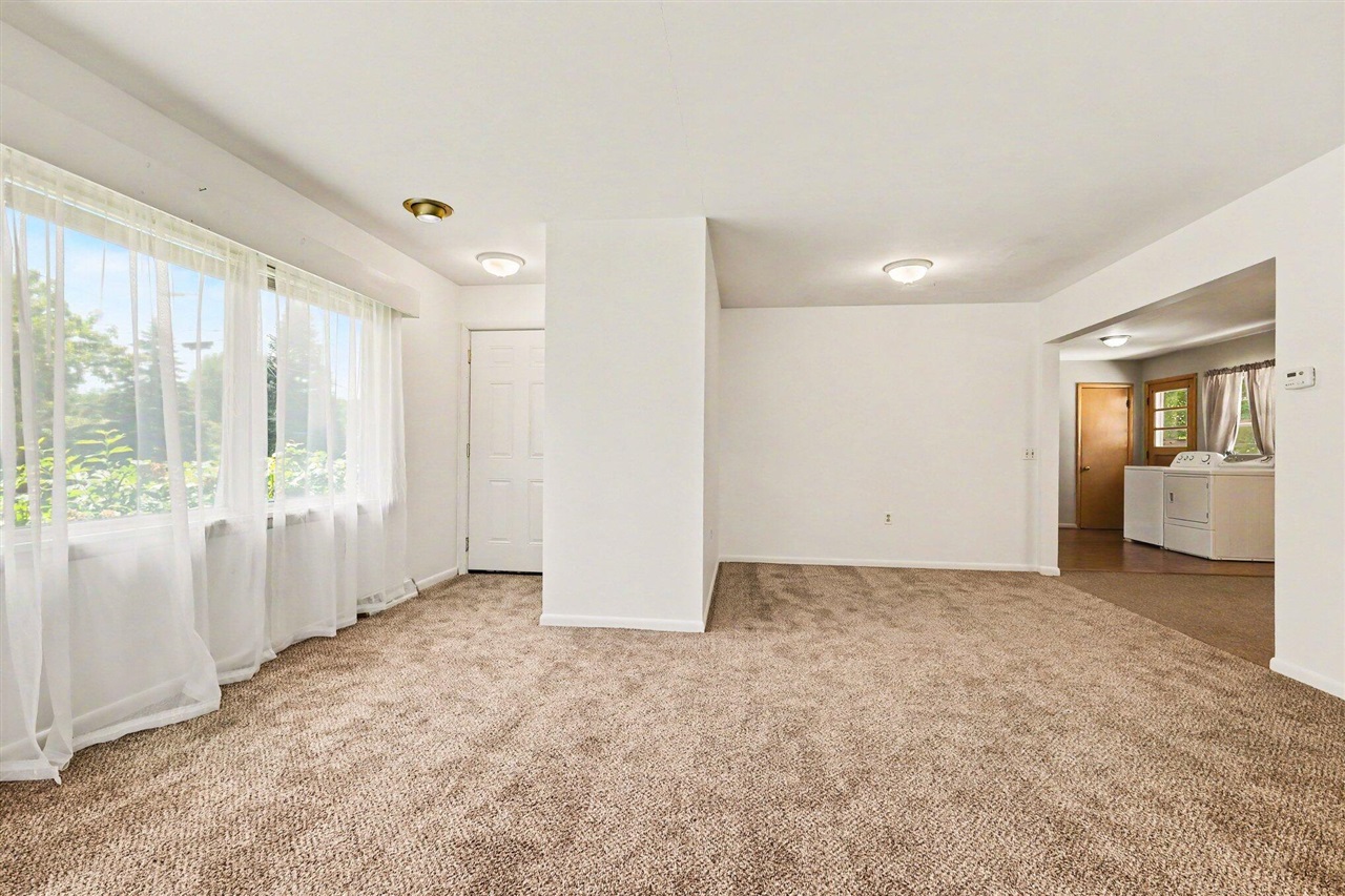 312 Cedar Street Wayland, MI 49348 - Photo 5 of 35