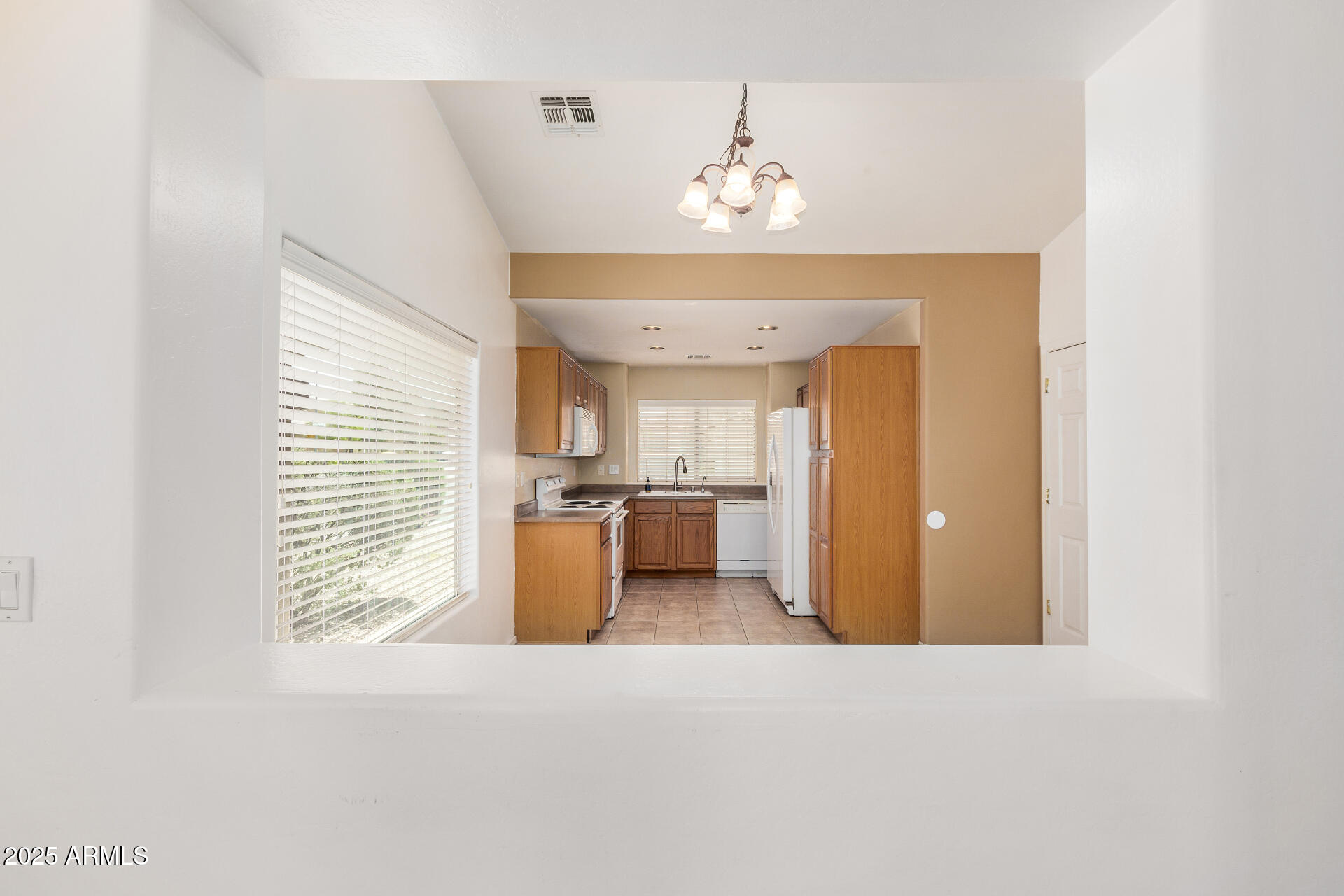 1514 West Lynne Avenue Phoenix, AZ 85041 - Photo 11 of 31 12 - Lynne