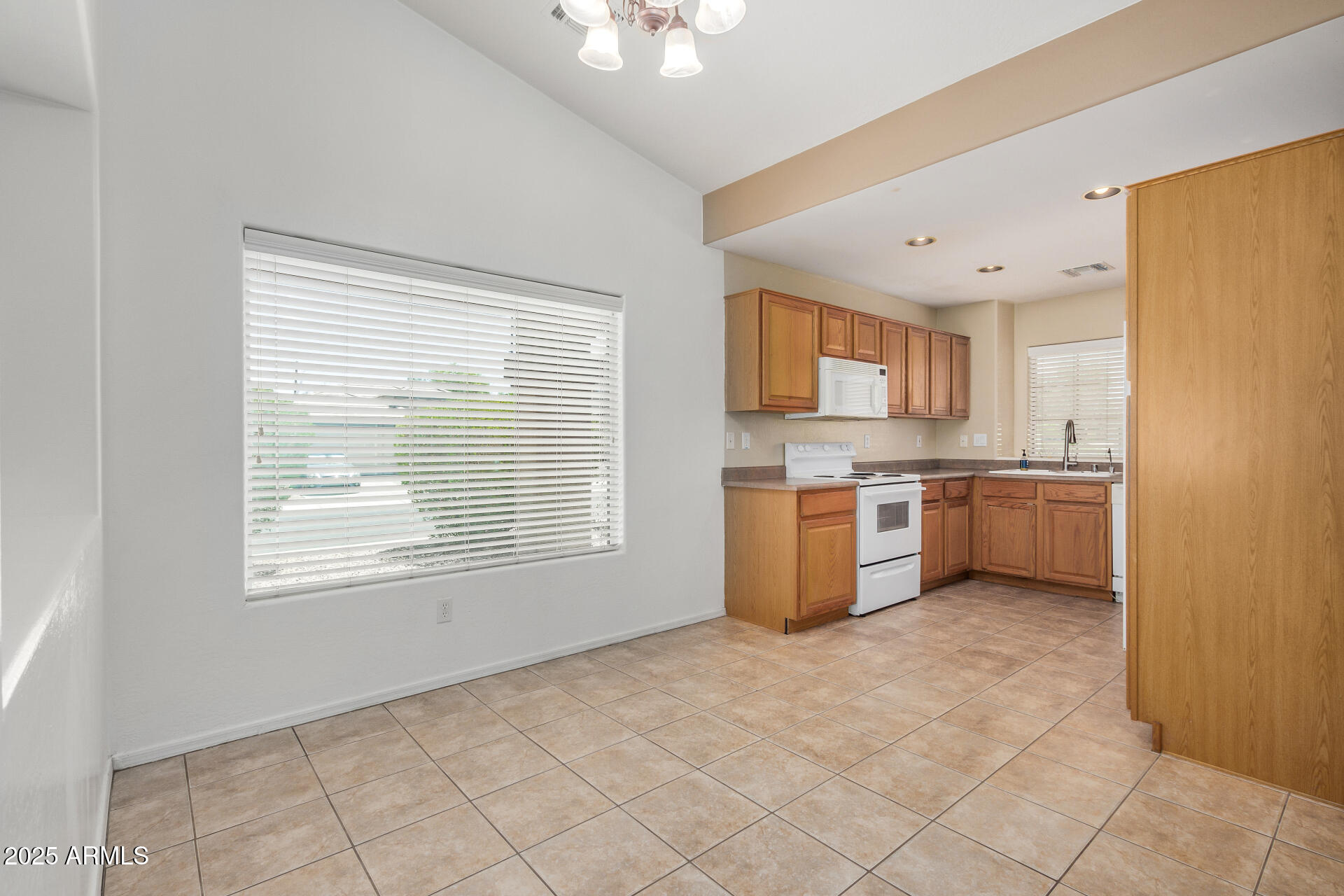 1514 West Lynne Avenue Phoenix, AZ 85041 - Photo 12 of 31 13 - Lynne