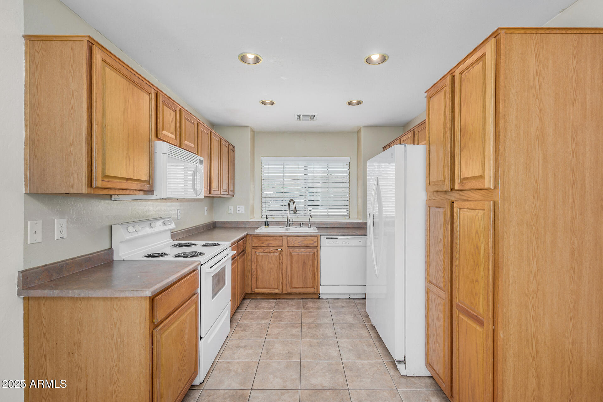 1514 West Lynne Avenue Phoenix, AZ 85041 - Photo 14 of 31 15 - Lynne