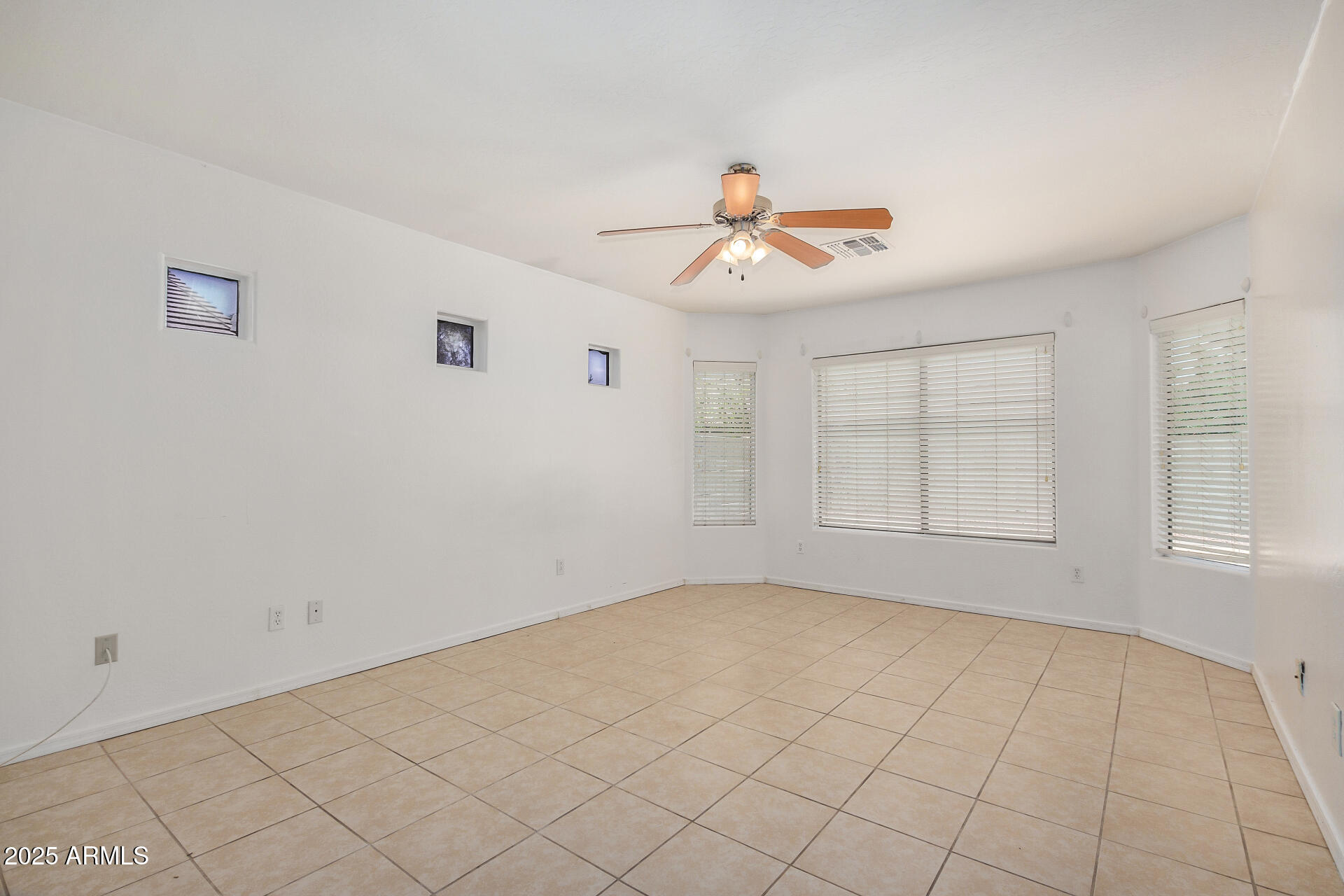 1514 West Lynne Avenue Phoenix, AZ 85041 - Photo 16 of 31 17 - Lynne