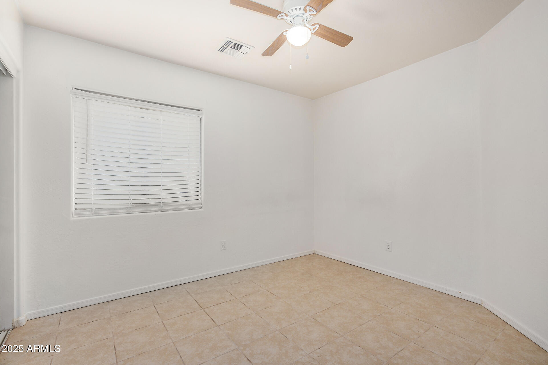 1514 West Lynne Avenue Phoenix, AZ 85041 - Photo 22 of 31 23 - Lynne