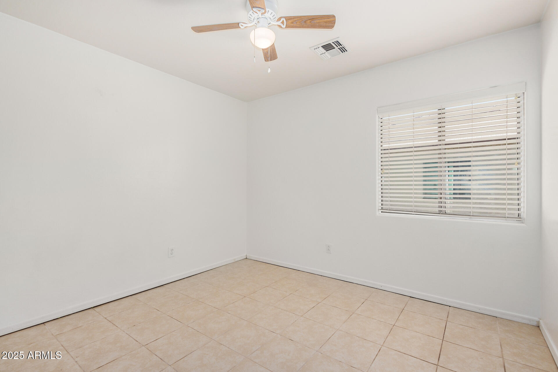 1514 West Lynne Avenue Phoenix, AZ 85041 - Photo 23 of 31 24 - Lynne