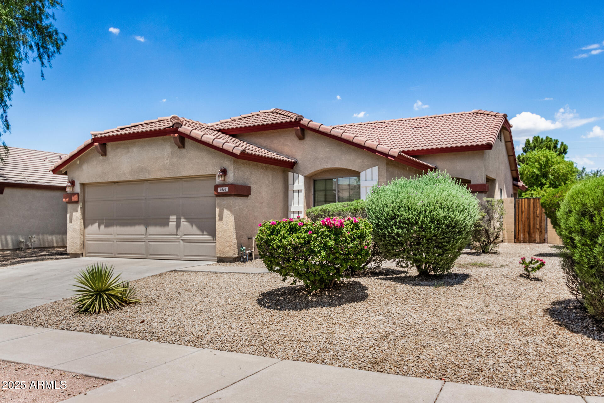 1514 West Lynne Avenue Phoenix, AZ 85041 - Photo 5 of 31 06 - Lynne