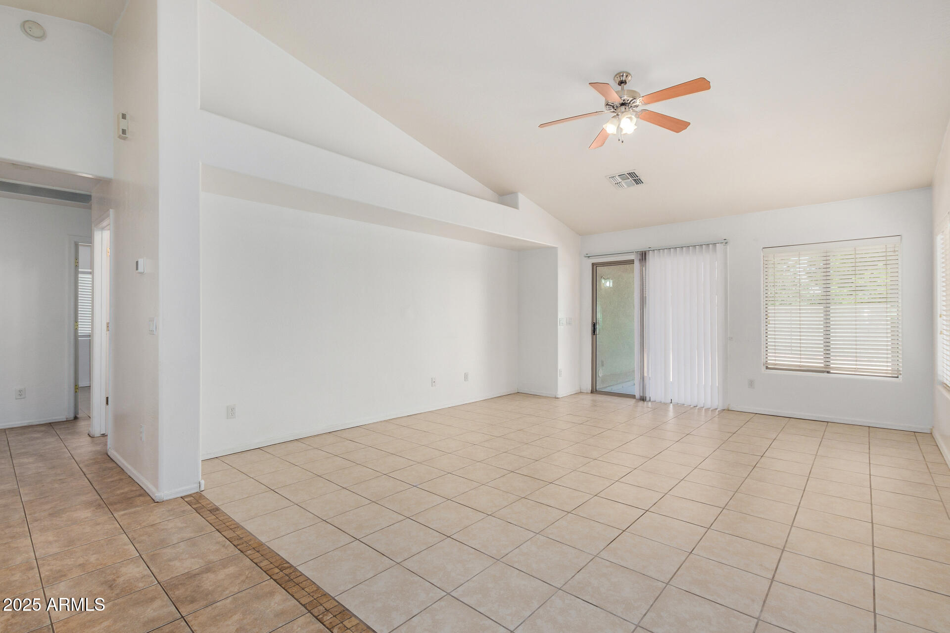 1514 West Lynne Avenue Phoenix, AZ 85041 - Photo 7 of 31 08 - Lynne