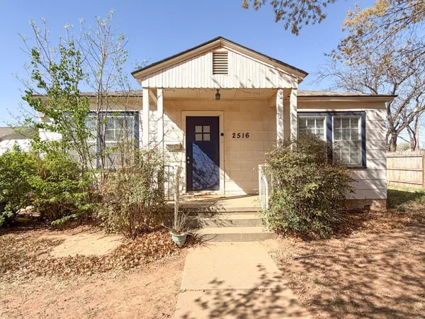 $1,195 | 2516 30th Street, Lubbock, TX 79410