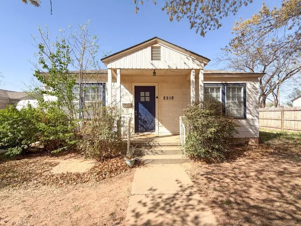 $1,195 | 2516 30th Street, Lubbock, TX 79410