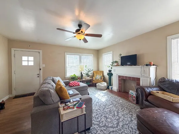 $1,195 | 2516 30th Street, Lubbock, TX 79410