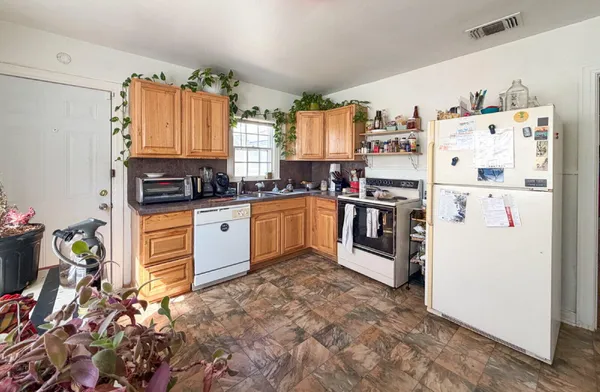 $1,195 | 2516 30th Street, Lubbock, TX 79410