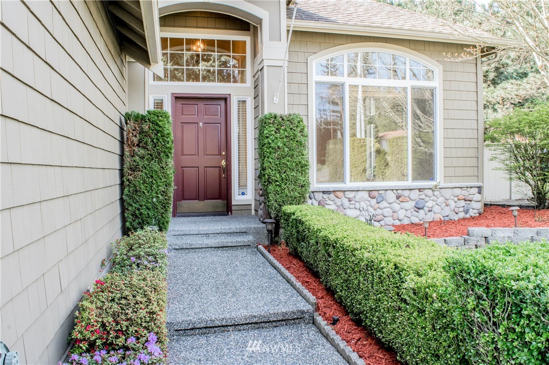 302 172nd Place Southeast Bothell, WA 98012 - Photo 2 of 20 front view of a house