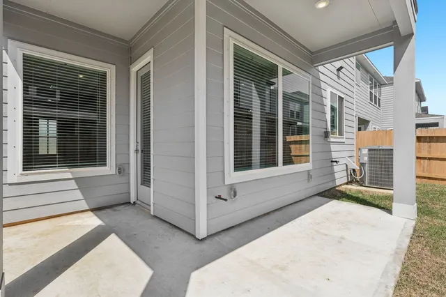 $301,670 | 700 Topwater Trail, Kemah, TX 77565