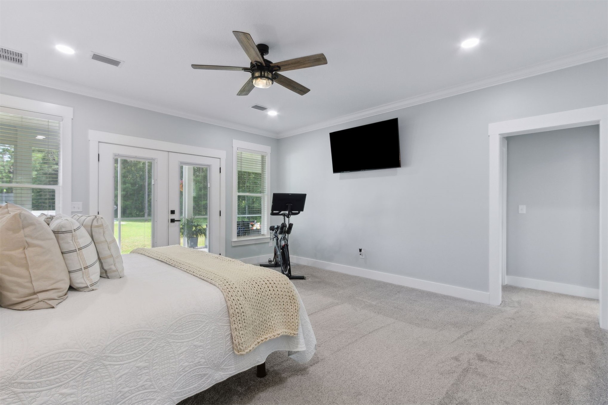 15550 County Road 108 Hilliard, FL 32046 - Photo 32 of 64 a bedroom with a large bed and a flat screen tv