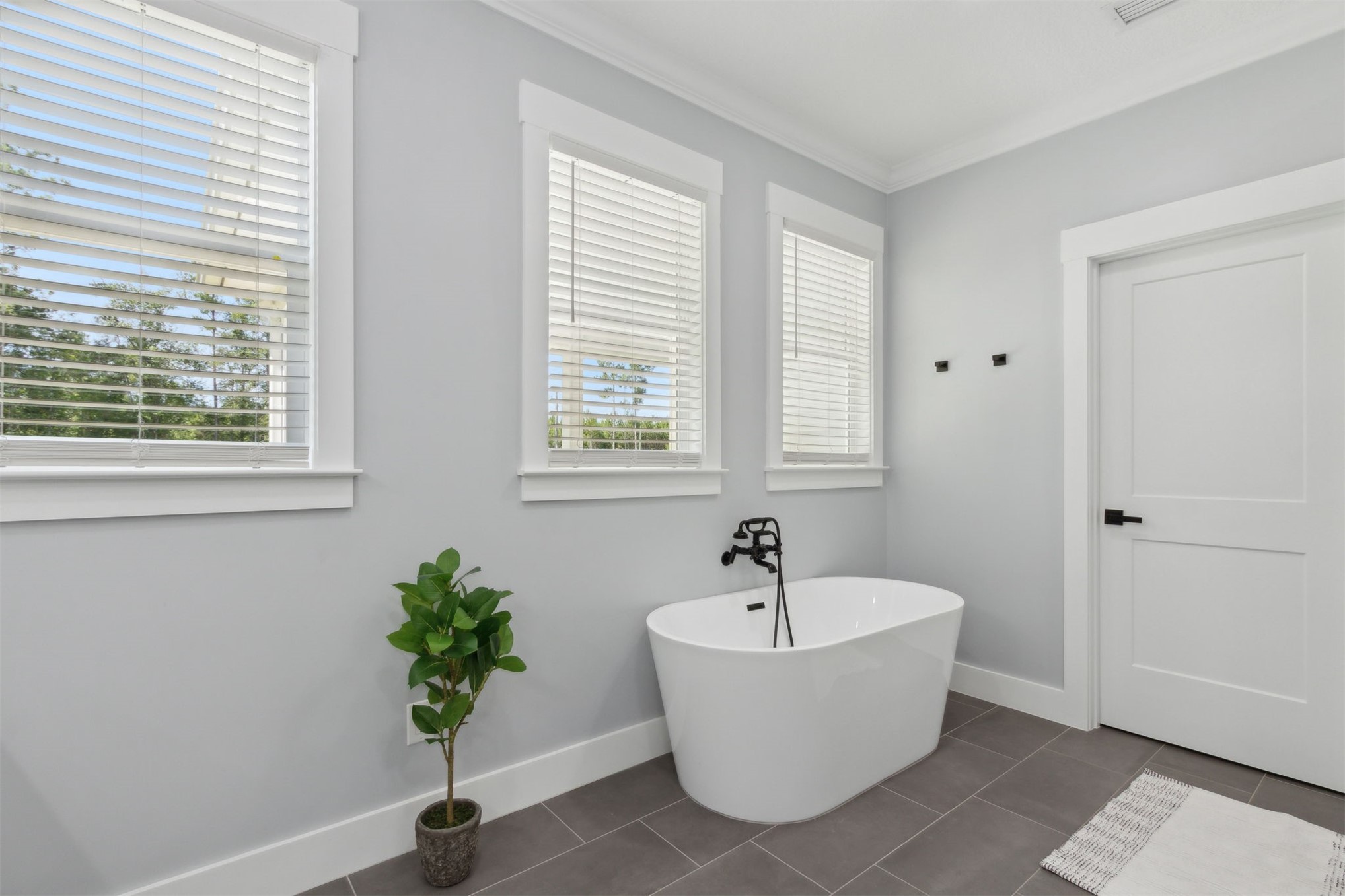15550 County Road 108 Hilliard, FL 32046 - Photo 37 of 64 a white bath tub sitting in a bathroom next to a window