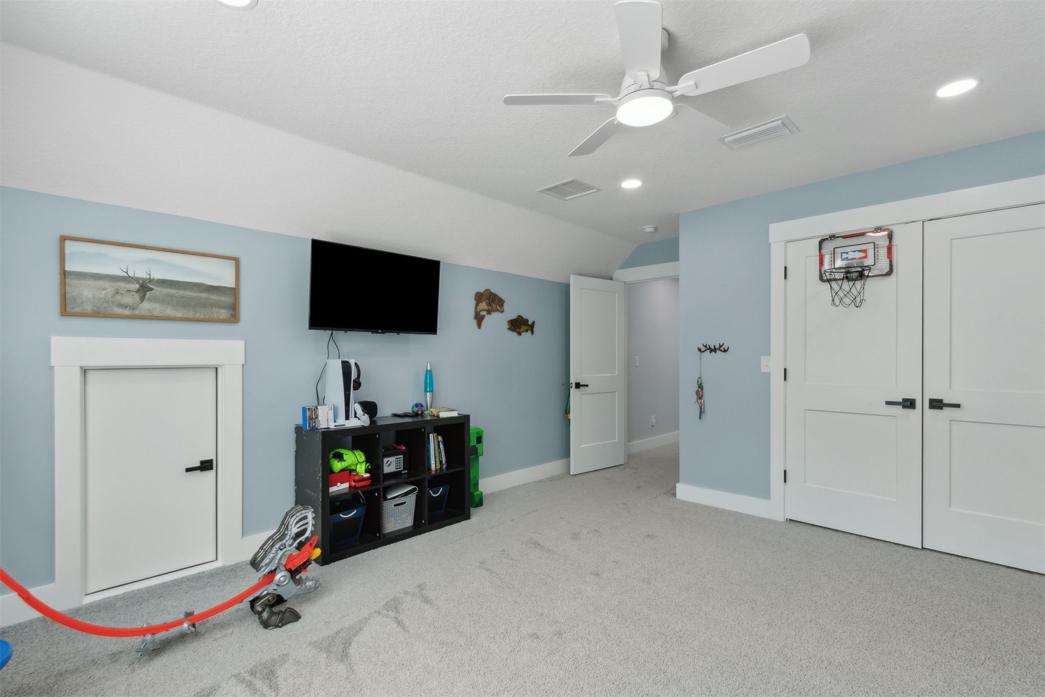 15550 County Road 108 Hilliard, FL 32046 - Photo 43 of 64 a view of a livingroom with furniture and a flat screen tv
