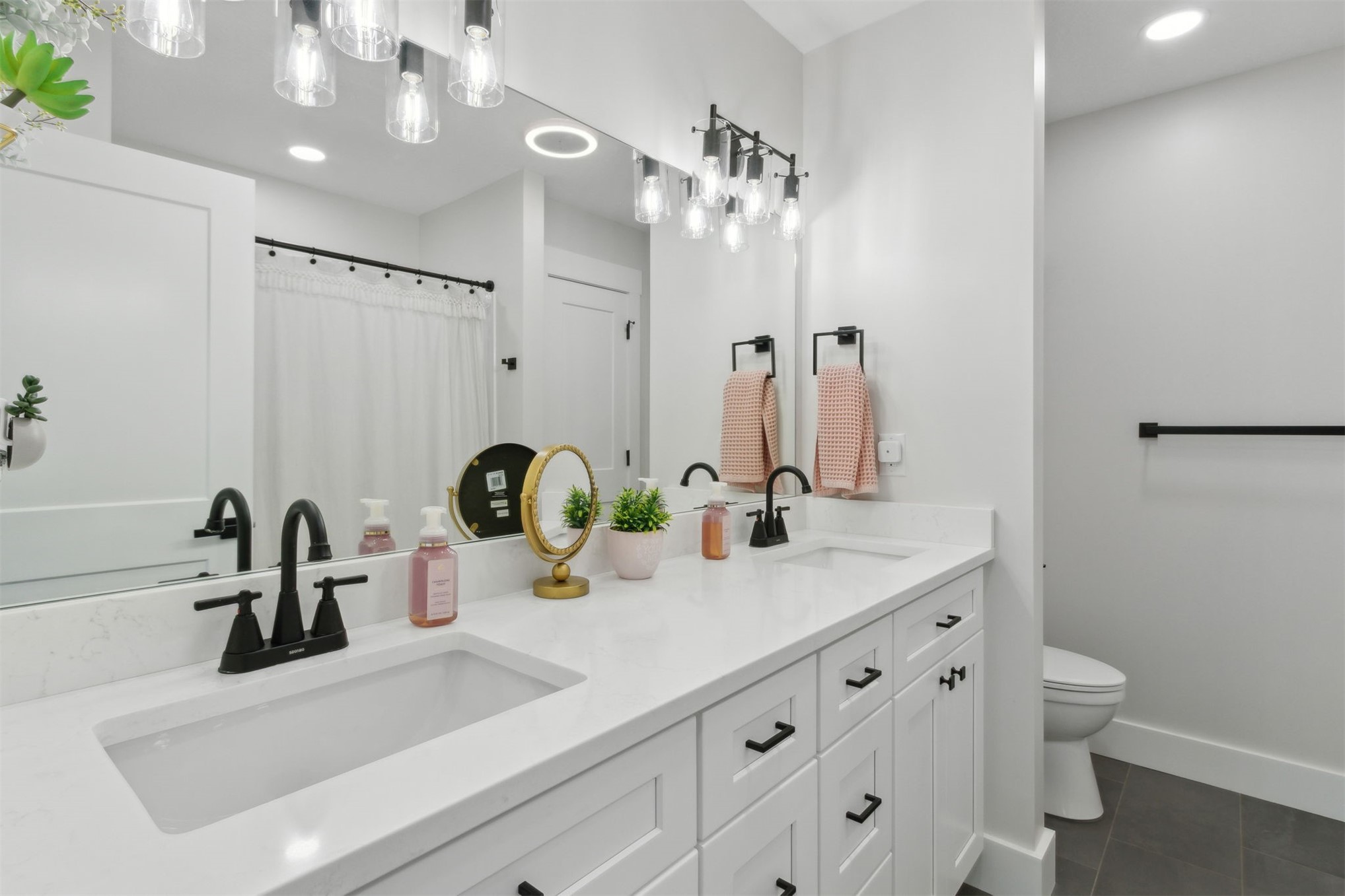 15550 County Road 108 Hilliard, FL 32046 - Photo 52 of 64 a bathroom with a sink vanity and a mirror
