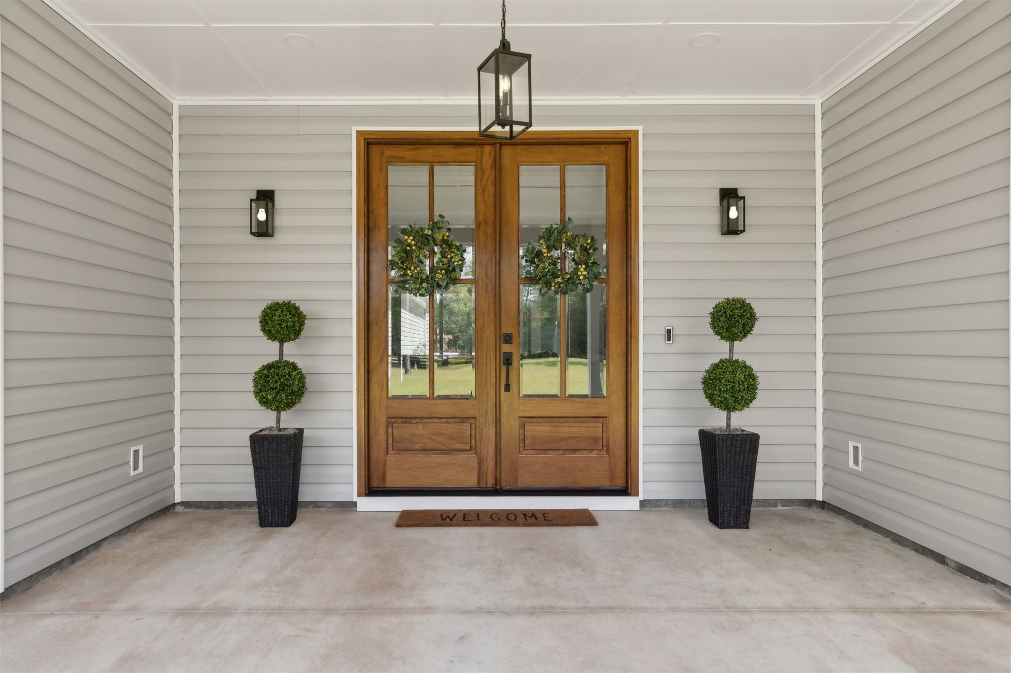 15550 County Road 108 Hilliard, FL 32046 - Photo 8 of 64 a front view of a house with a garden