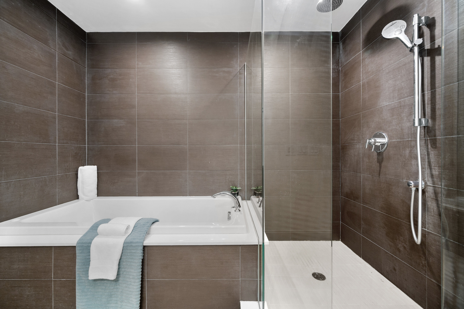 1850 West Division Street, Unit 2E Chicago, IL 60622 - Photo 13 of 22 a bathroom with a sink and a shower