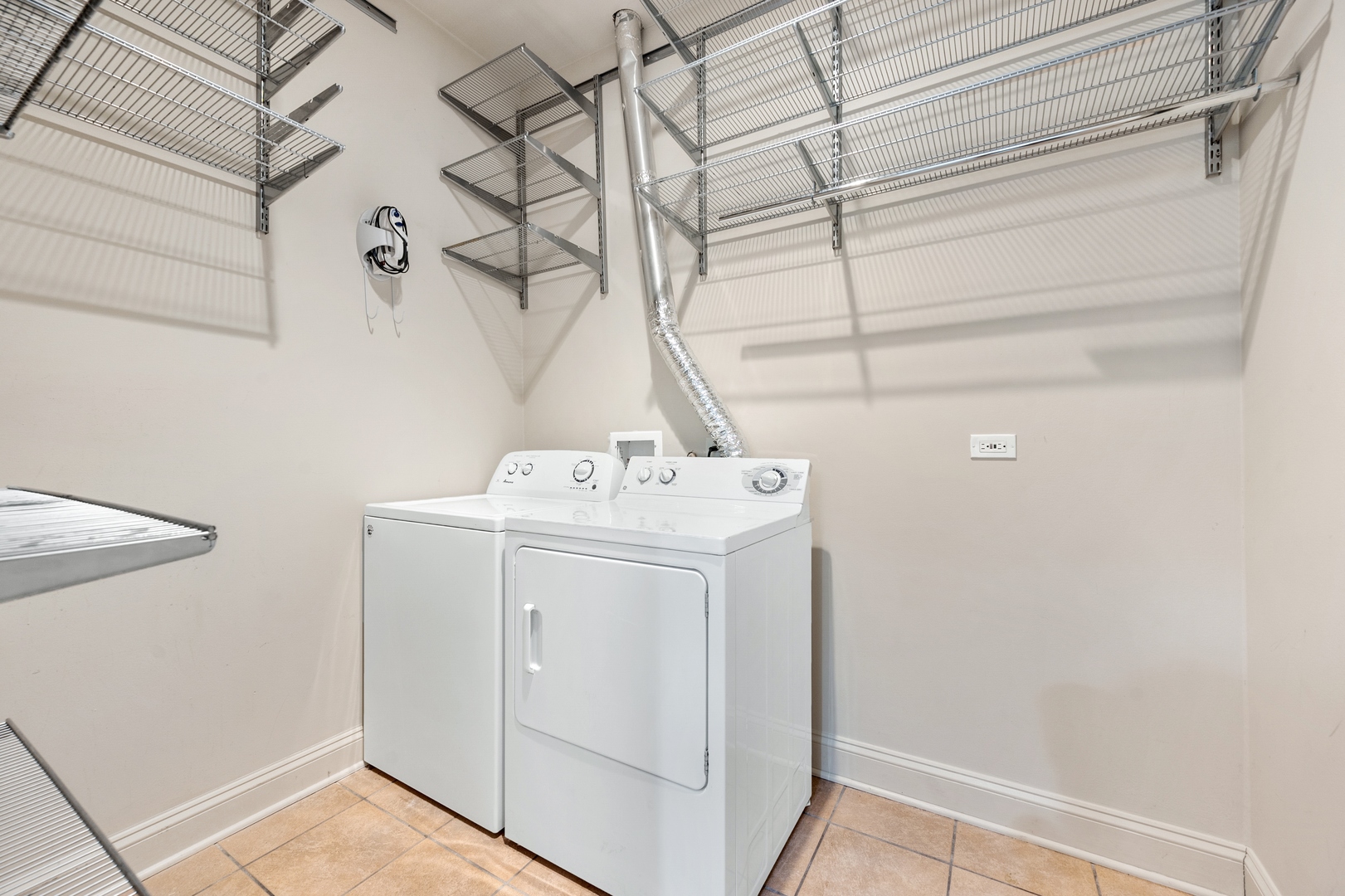 1850 West Division Street, Unit 2E Chicago, IL 60622 - Photo 17 of 22 a utility room with dryer and washer