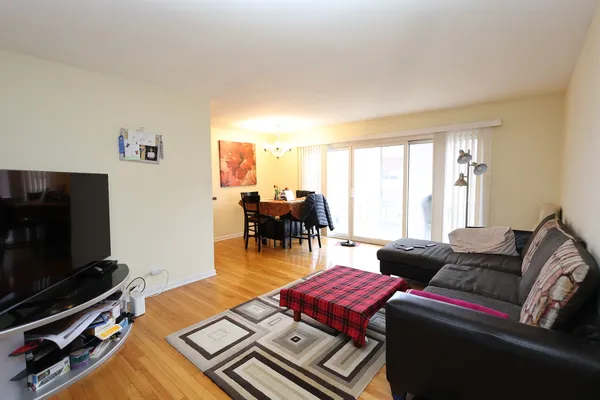 $190,000 | 10111 Old Orchard Court, Unit 203, Skokie, IL 60076