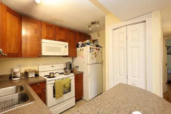 $190,000 | 10111 Old Orchard Court, Unit 203, Skokie, IL 60076