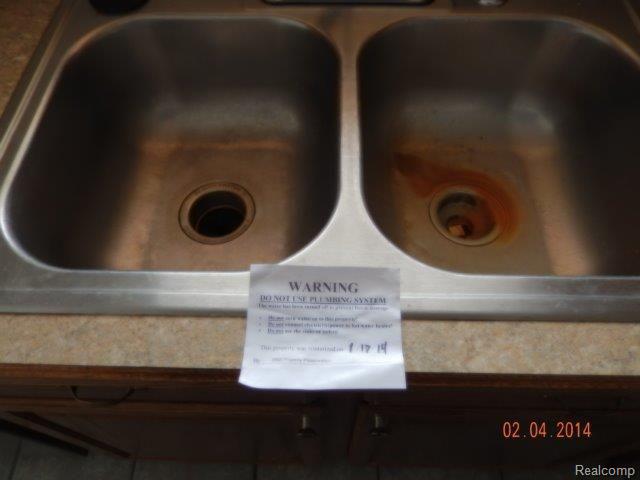589 North Tipsico Lake Road Hartland, MI 48353 - Photo 6 of 21 2-4-14 004.jpg