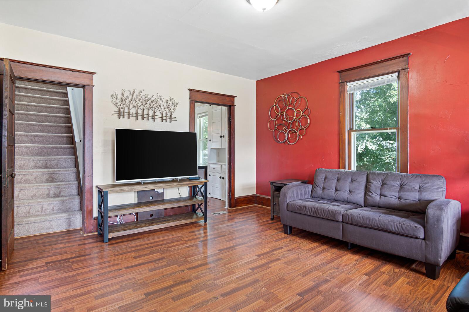 631 Democrat Road Gibbstown, NJ 08027 - Photo 3 of 27 Living Room