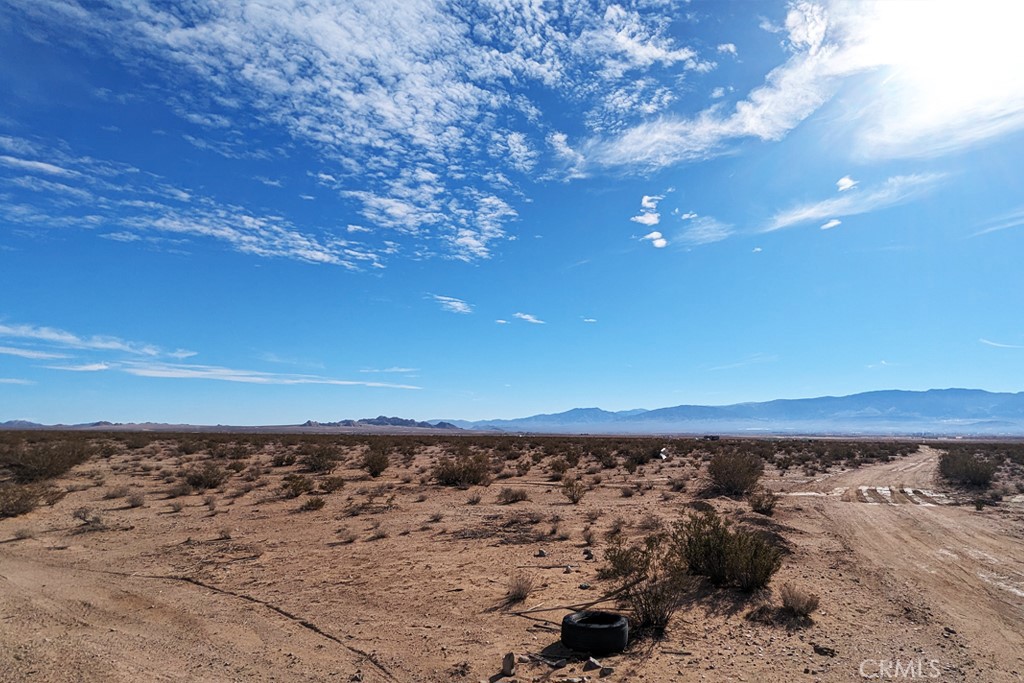 8 Northside Road Lucerne Valley, CA 92356 - Photo 3 of 3