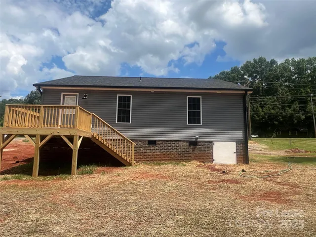 $1,575 | 2775 South US 321 Highway, Newton, NC 28658