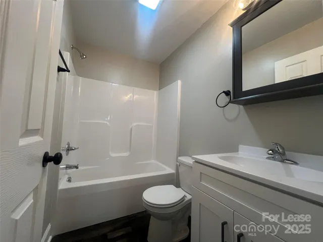 $1,575 | 2775 South US 321 Highway, Newton, NC 28658