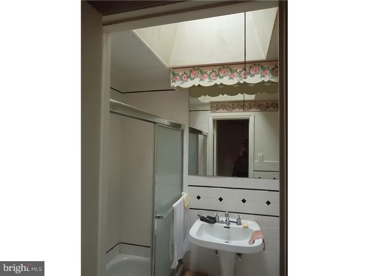 1925 Carter Road Folcroft, PA 19032 - Photo 20 of 25 a bathroom with a sink and a mirror