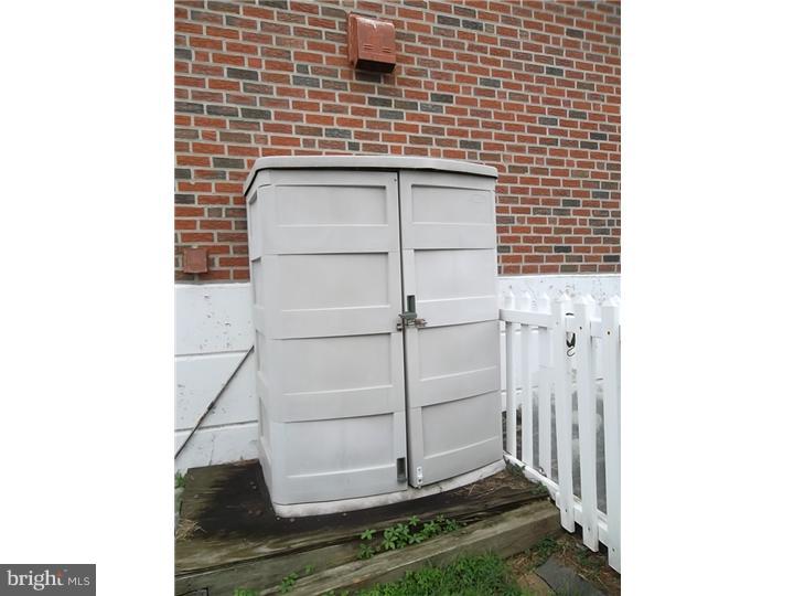 1925 Carter Road Folcroft, PA 19032 - Photo 7 of 25 a view of wooden door