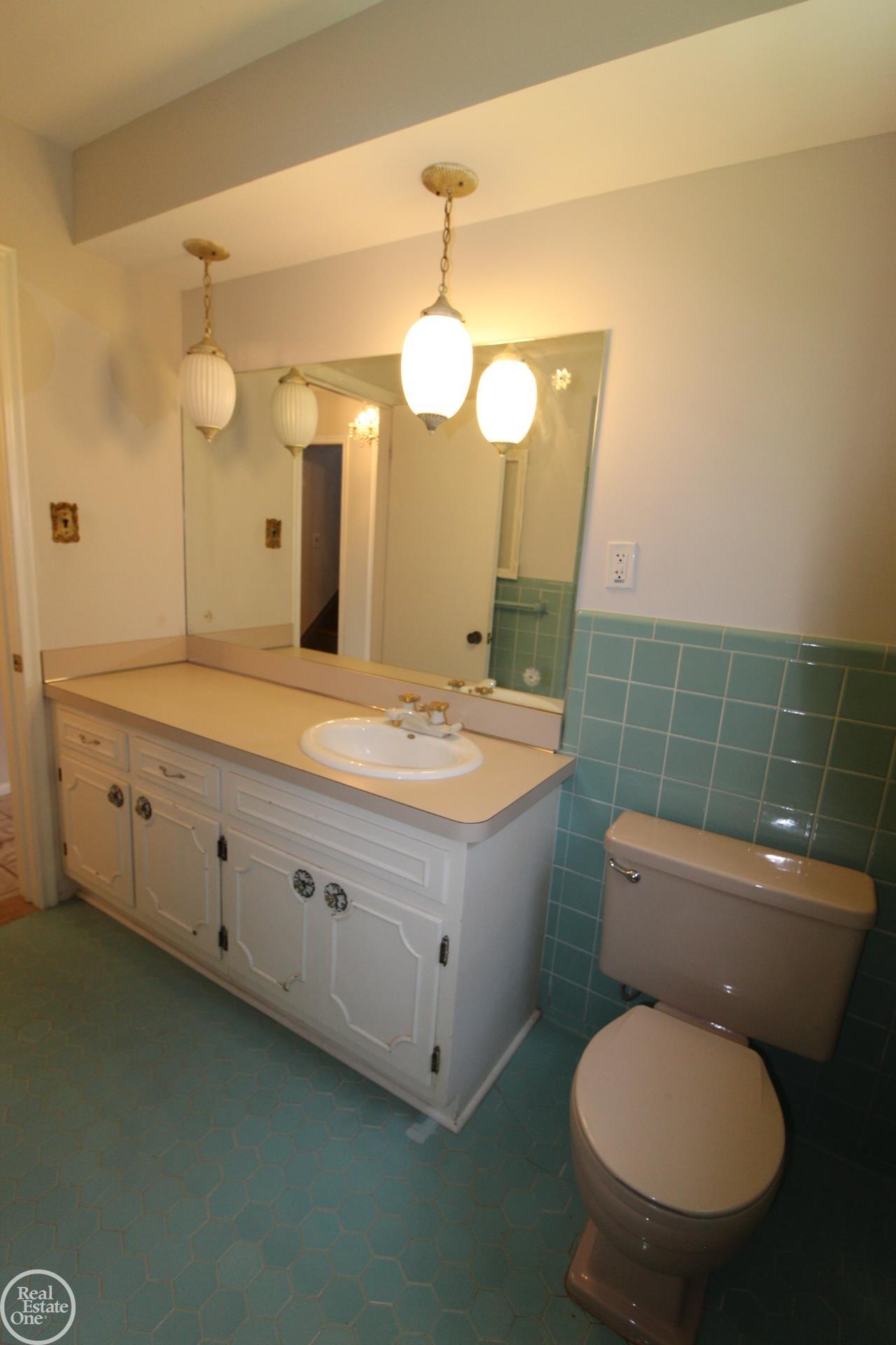 1320 Devonshire Road Grosse Pointe, MI 48230 - Photo 24 of 57 50112447-23.JPG