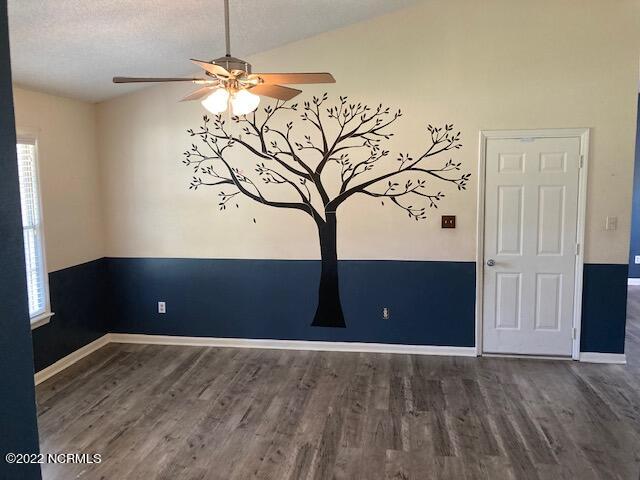 303 Quail Ridge Road Jacksonville, NC 28546 - Photo 3 of 21 Living Room
