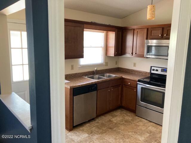 303 Quail Ridge Road Jacksonville, NC 28546 - Photo 8 of 21 Kitchen