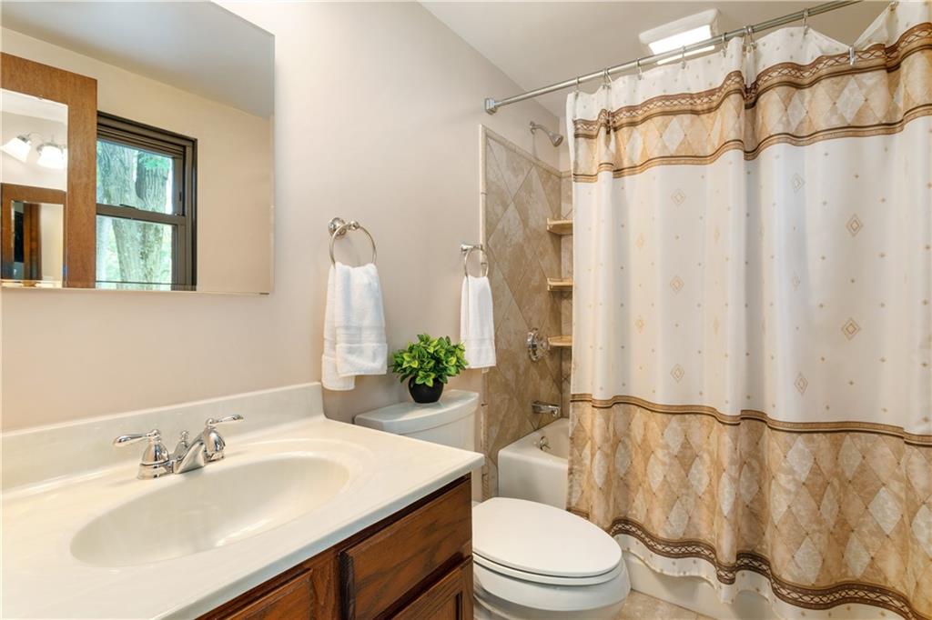 460 Sharon Road Coraopolis, PA 15108 - Photo 14 of 25 Gallery Image 14