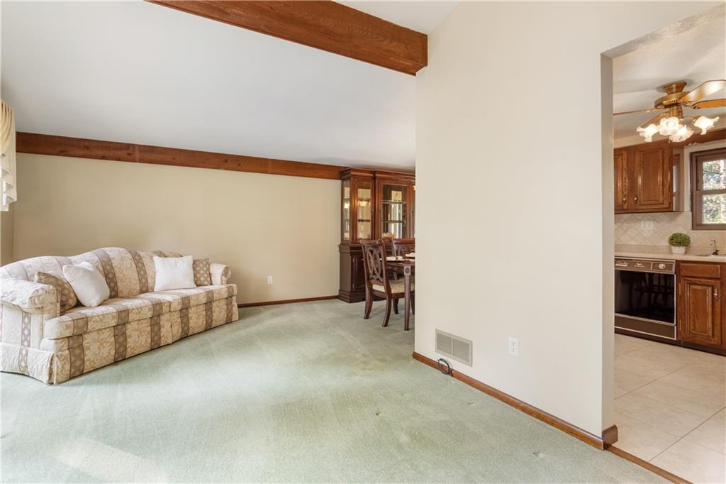 460 Sharon Road Coraopolis, PA 15108 - Photo 8 of 25 Gallery Image 8