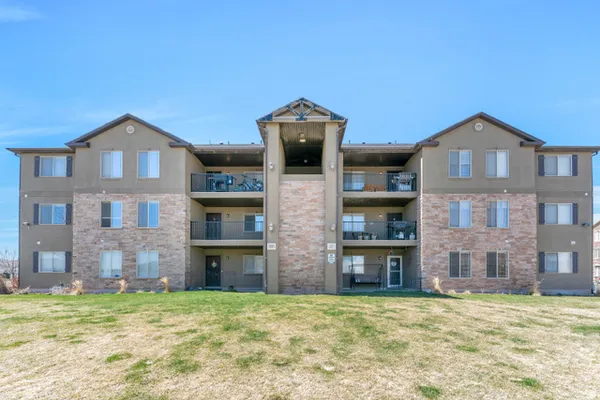 $268,000 | 3585 East Rock Creek Road, Unit 5, Eagle Mountain, UT 84005