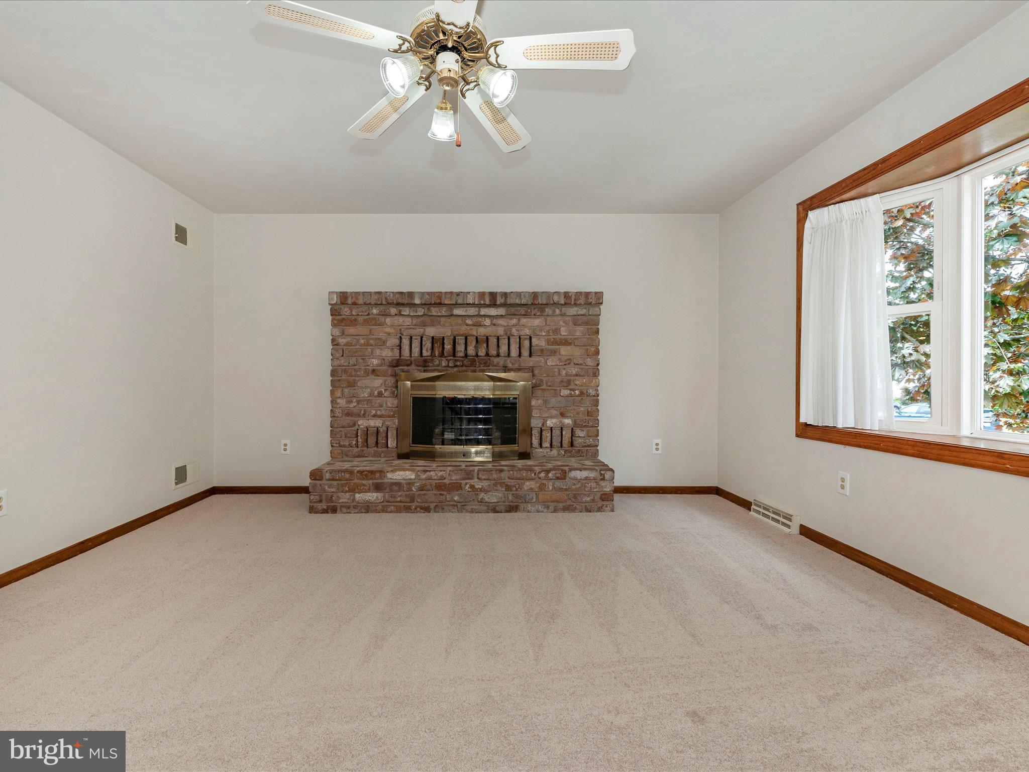 101 Centerside Road Mount Airy, MD 21771 - Photo 5 of 67 Living Room