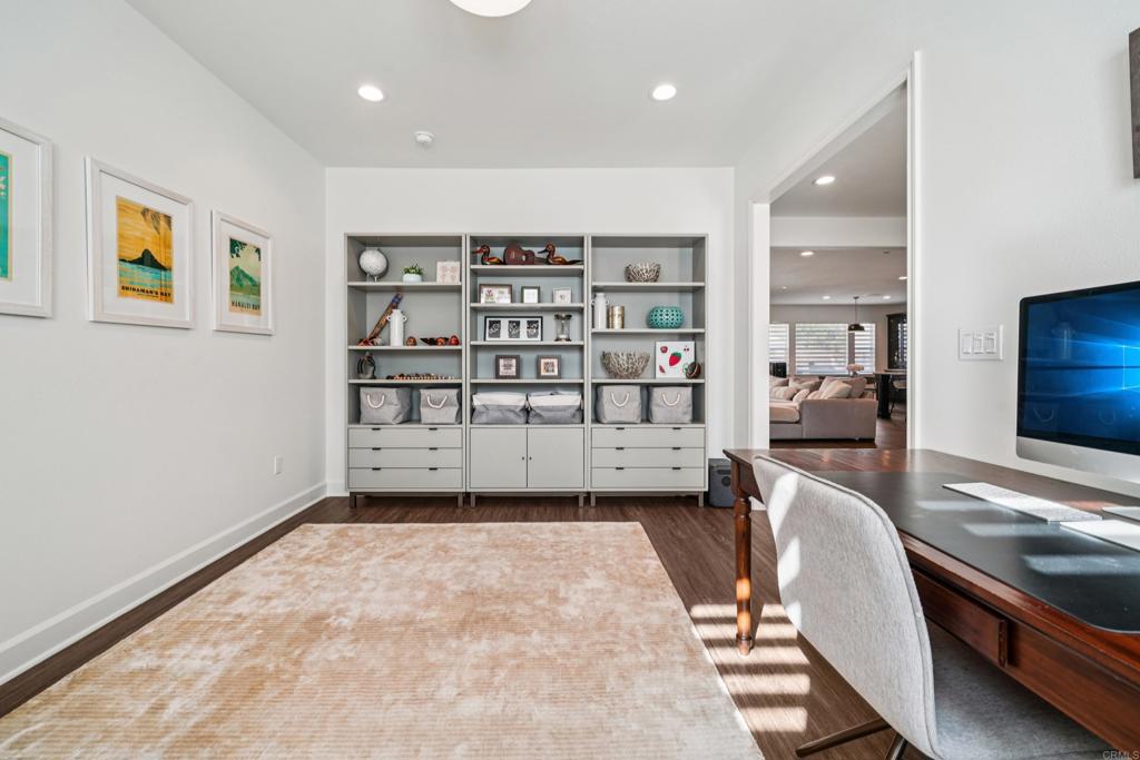 33294 Barmetta Lane Temecula, CA 92592 - Photo 23 of 36 a view of a livingroom with furniture and toys