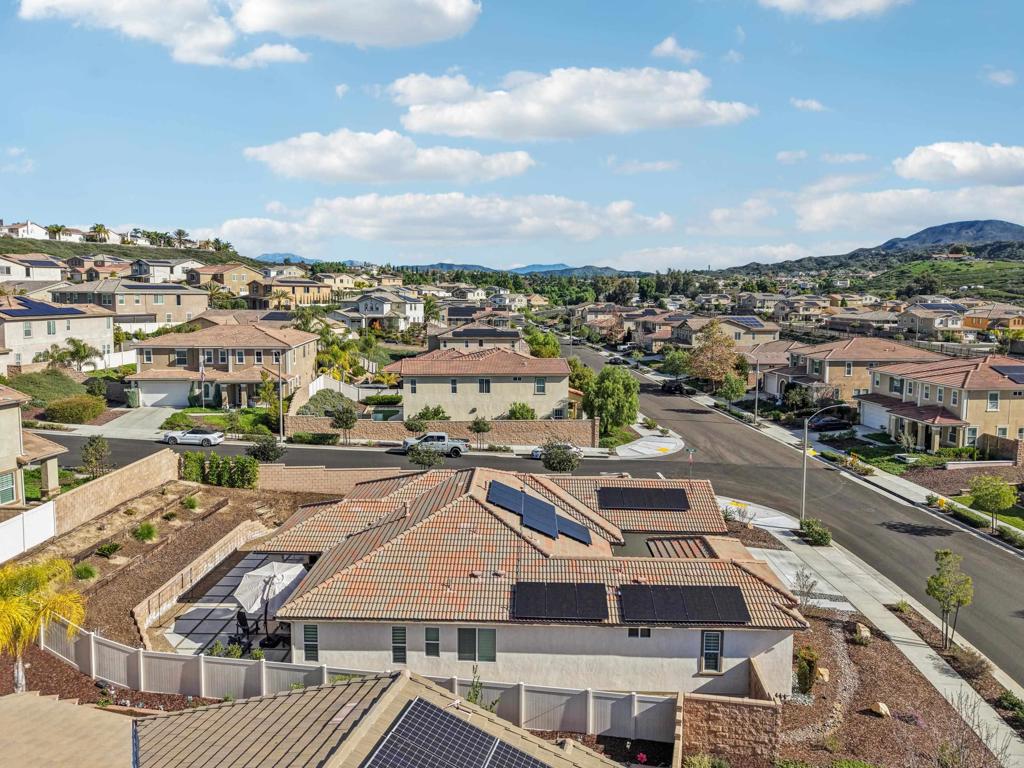 33294 Barmetta Lane Temecula, CA 92592 - Photo 31 of 36 a view of a city