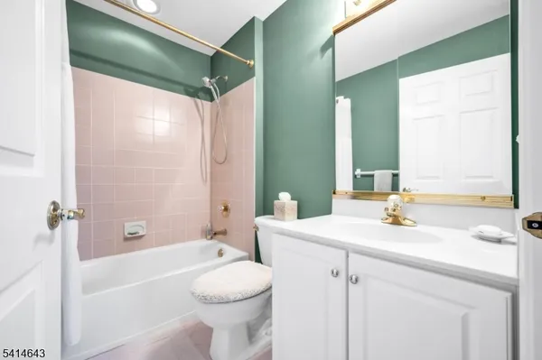 $1,100,000 | 24 Vista Drive, Flanders, NJ 07836