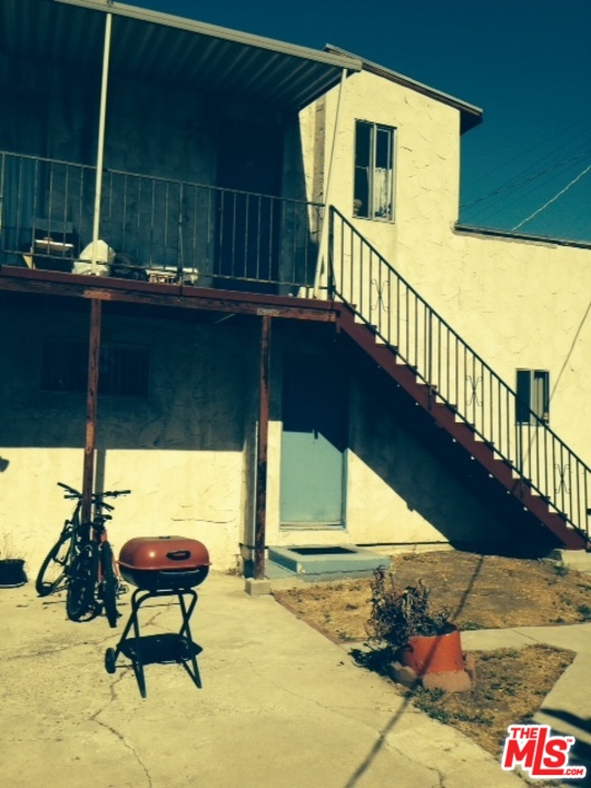3154 Curts Avenue Los Angeles, CA 90034 - Photo 9 of 13 a view of swimming pool with a patio