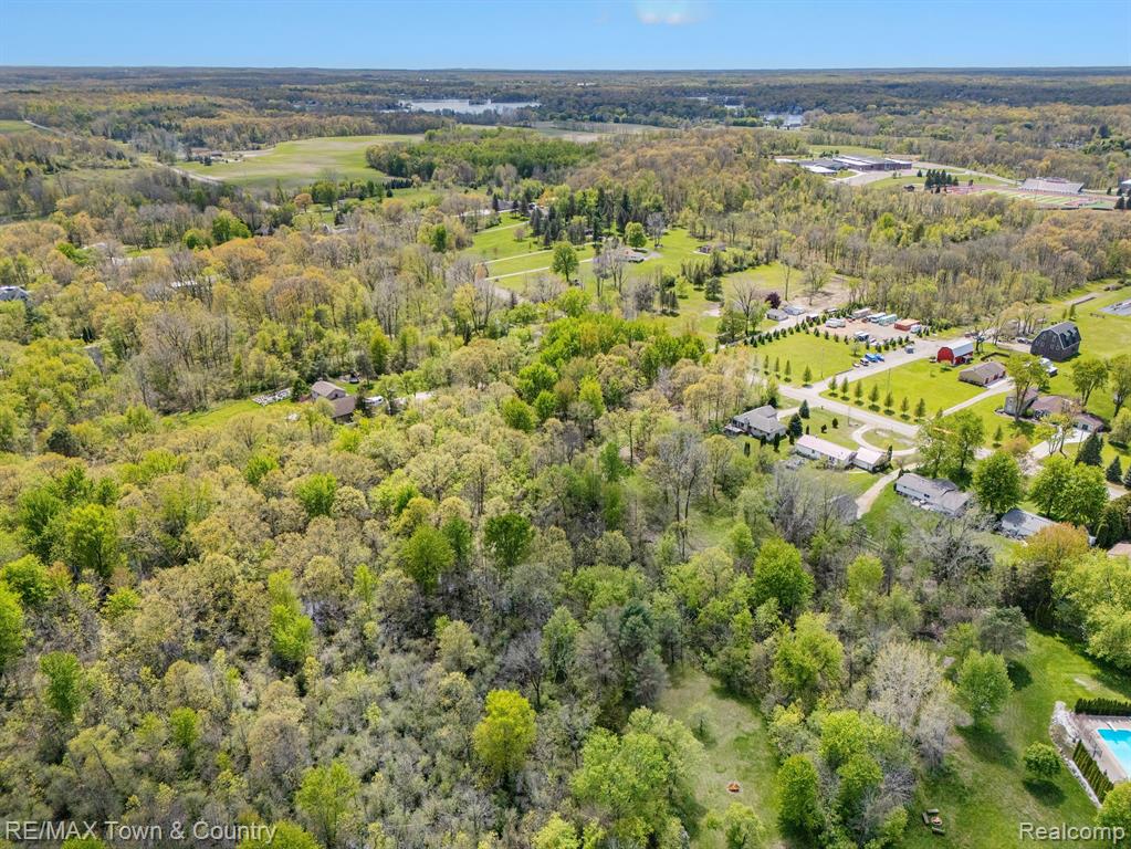 15127 Hogan Road Linden, MI 48451 - Photo 6 of 10