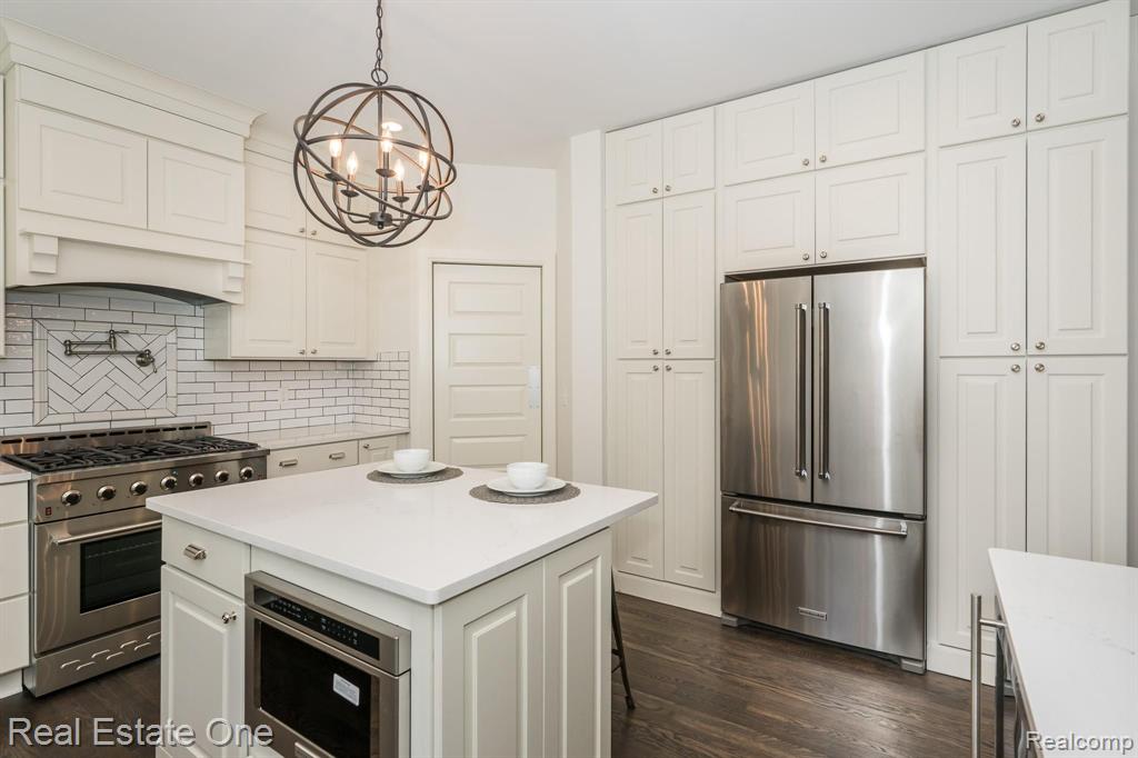 301 Charles Road Rochester, MI 48307 - Photo 16 of 37